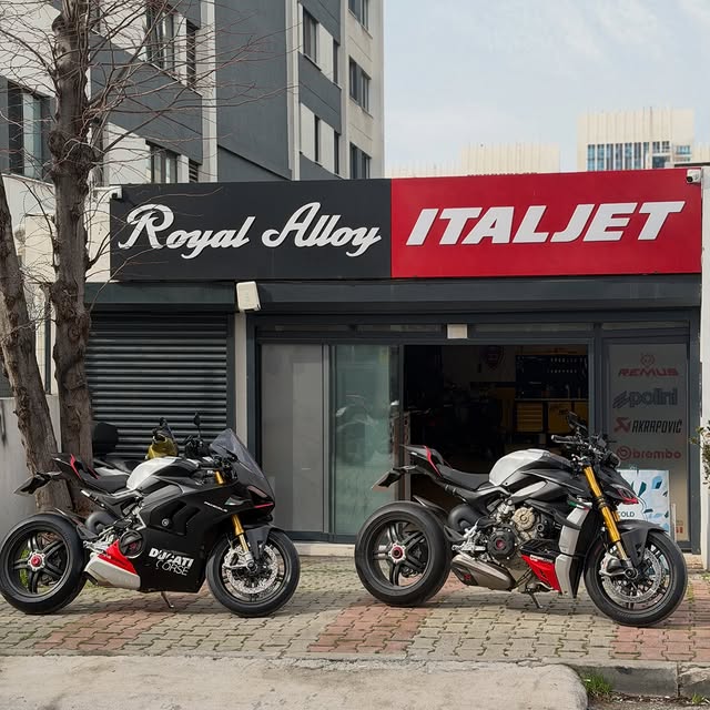 PANIGELE V4SP2 & SF V4SP2 @ducatitr @korlas_official